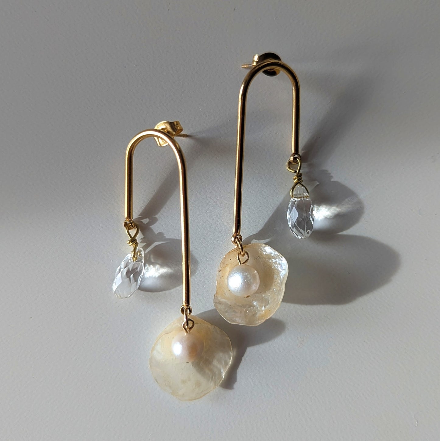 29 - Boucles d'oreilles Arche Nacrée