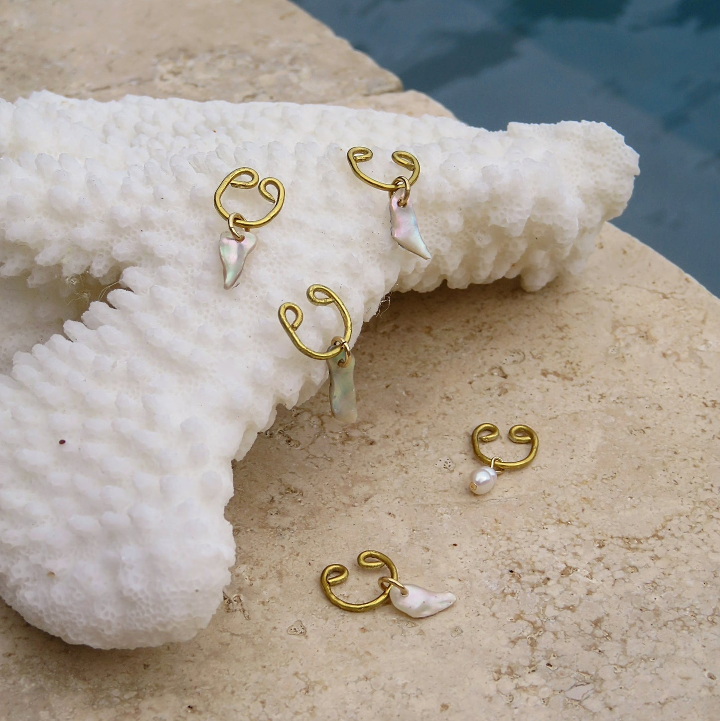 22 - Bijou d'oreille Tiny Shell